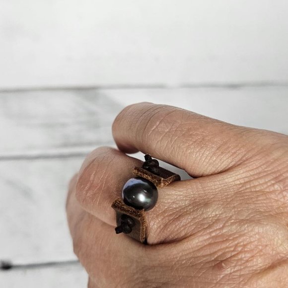 Handmade Boho Black Pearl med Brown Leather Ring size 7 - Picture 4 of 4